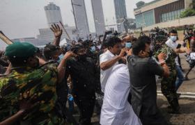 La répression violente des manifestations opposées au président Rajapaksa