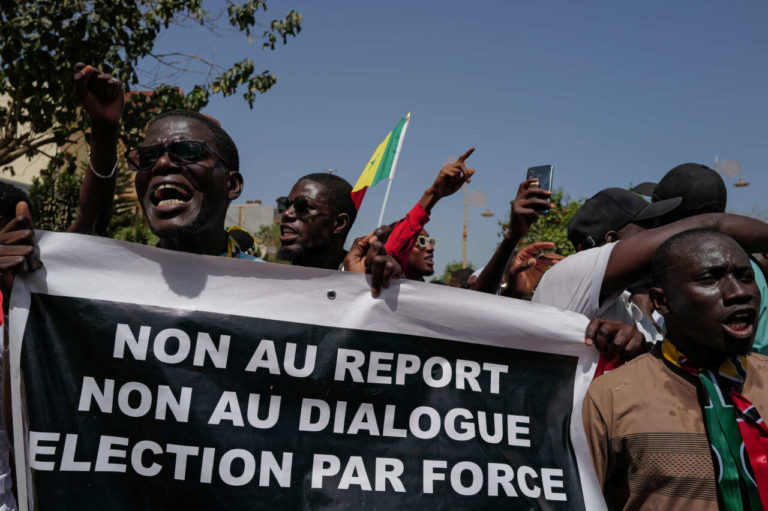 Annulation du report des élections au Sénégal : triomphe de la démocratie ou victoire de la rue ?